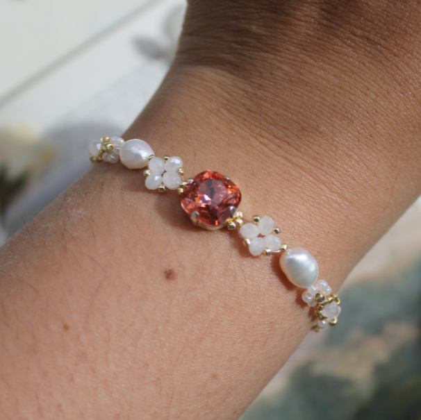 Red stone beaded bracelet, Dainty handmade bracelet, Aesthetic jewelry, Seed bead jewelry, Crystals bracelet, Gift